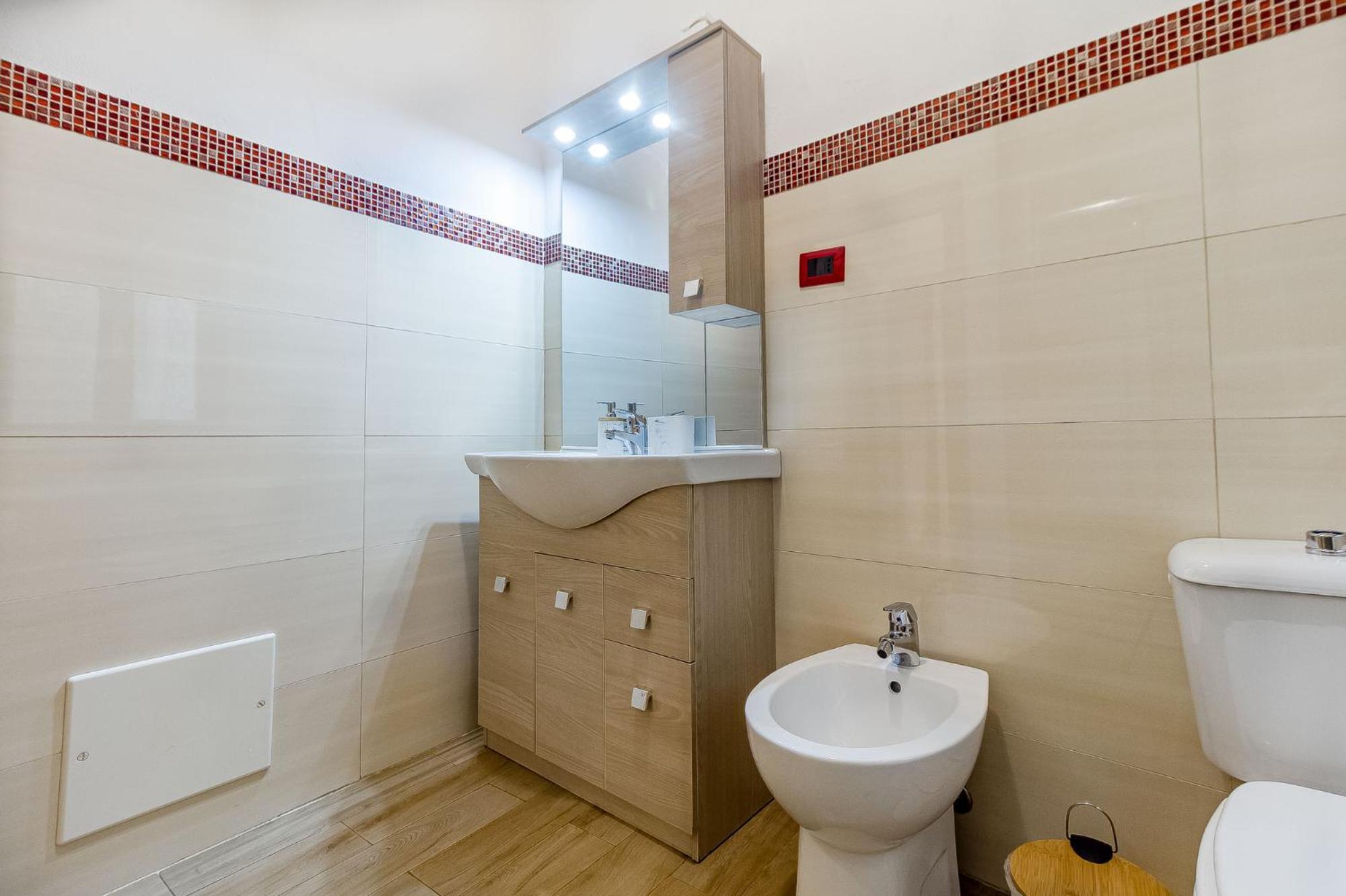 Lovely Piazza Santa Maria Apartment