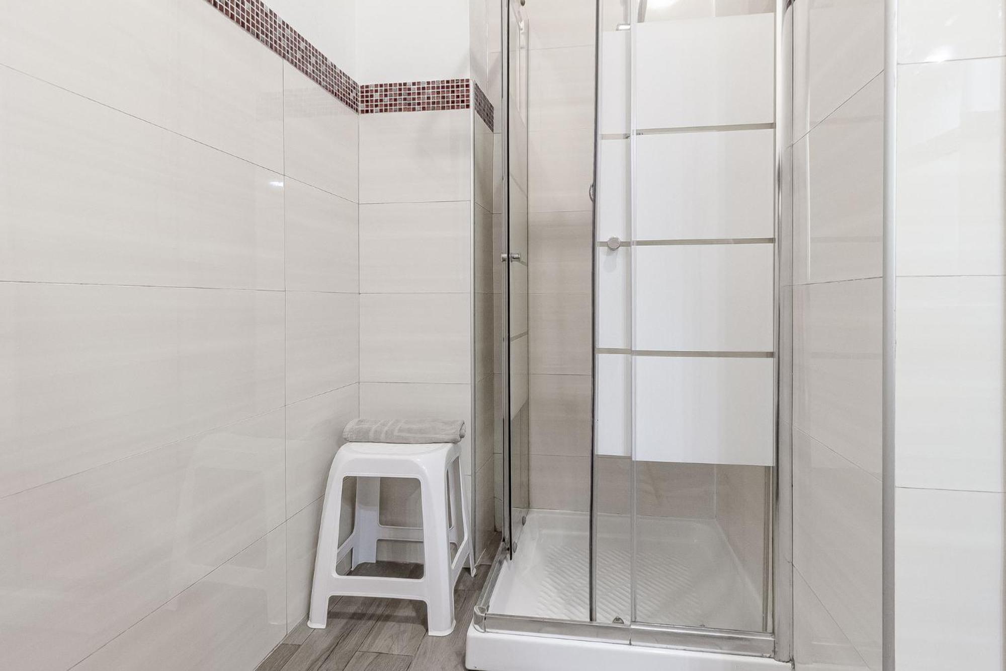 Lovely Piazza Santa Maria Apartment *