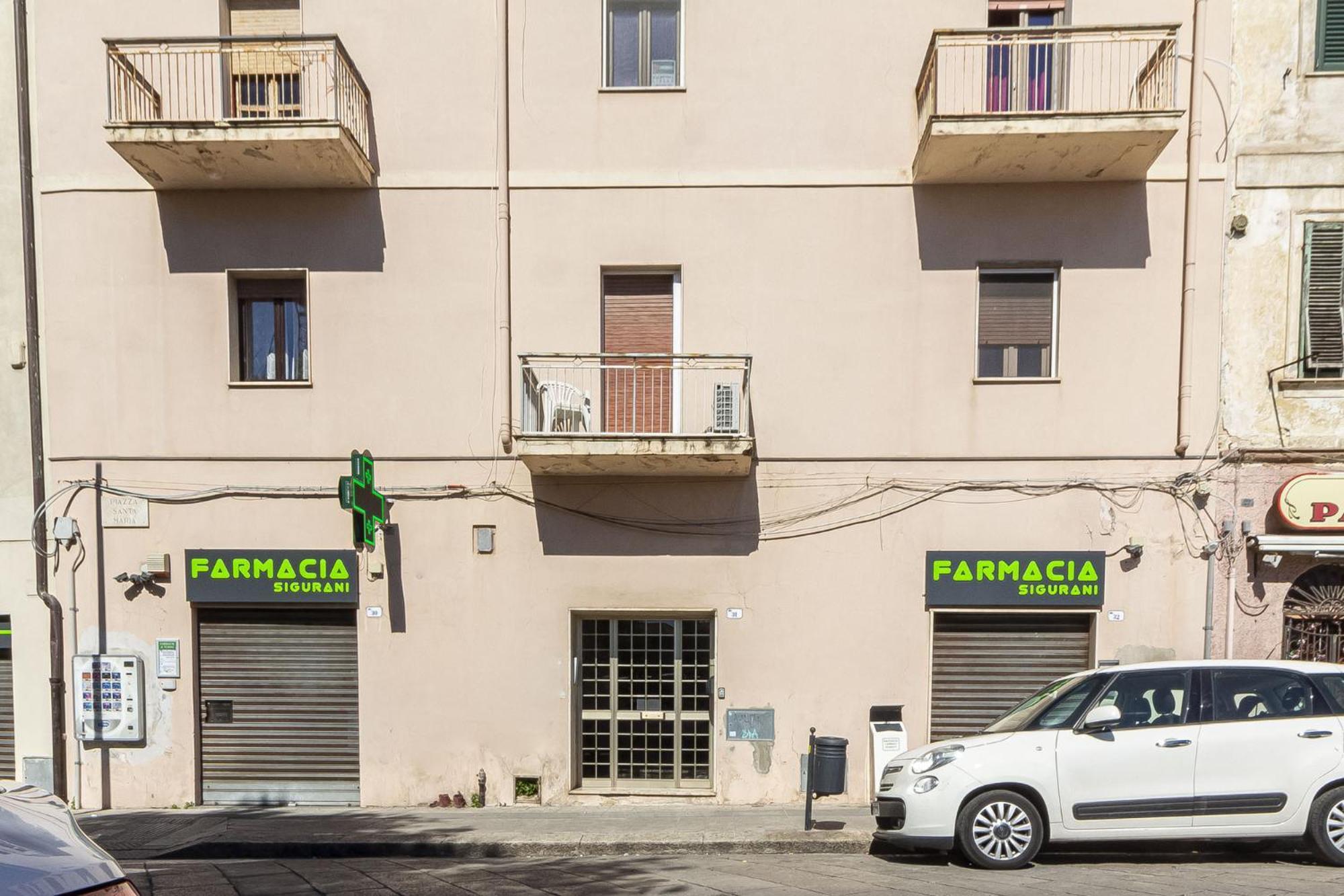 Lovely Piazza Santa Maria Apartment *